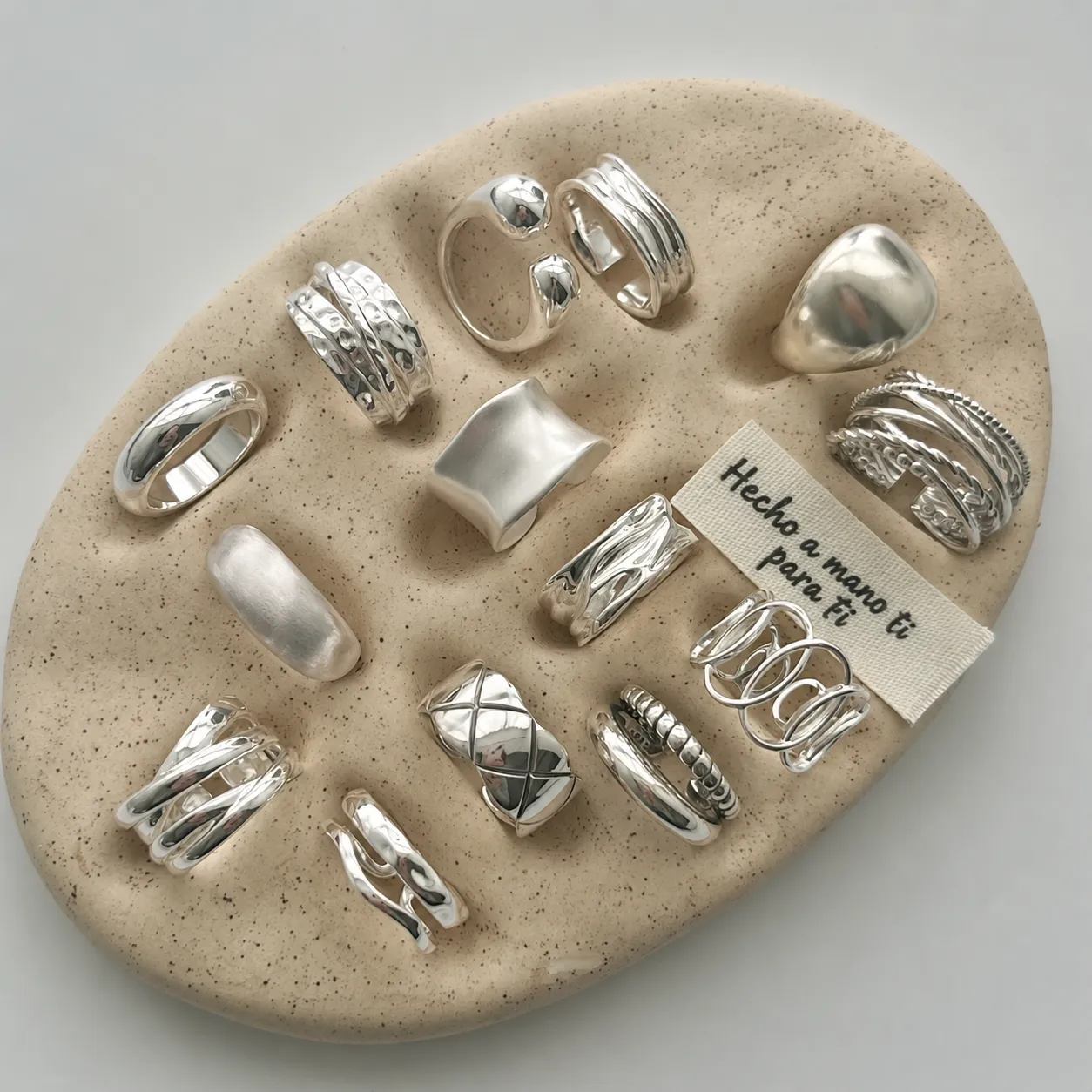 Anillo sencillo para mujer de plata de ley 925, diseño exclusivo de lujo ligero con sensación de alta gama, elegante, no se decolora, ajustable y con apertura. - Image 2