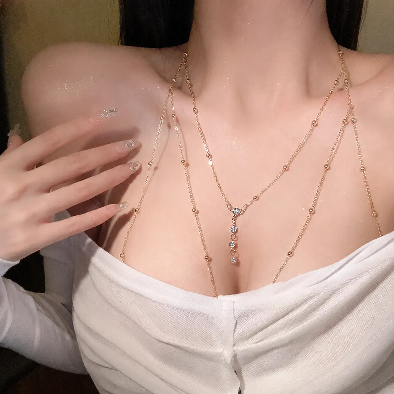 Collar de cadena corporal de moda 2025, collar sexy tipo cadena para mujer, estilo minimalista de lujo ligero, tendencia de influencer, collar de clavícula exclusivo al por mayor. - Image 3