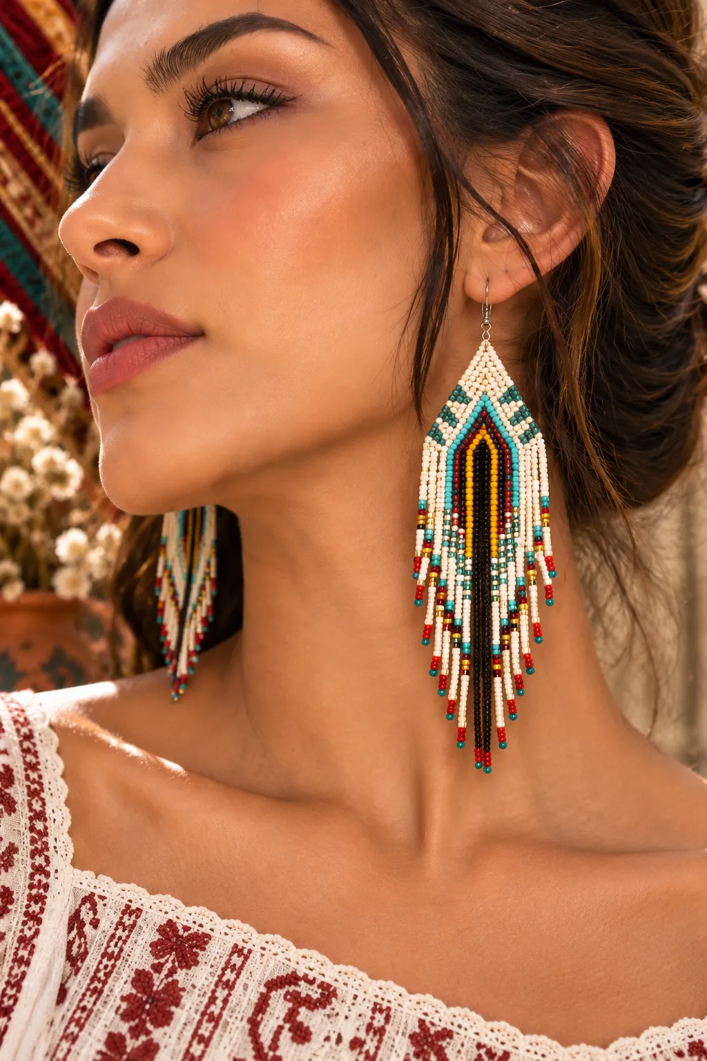 Alma Nómada – Aretes Largos de Cuentas con Flecos Tejidos a Mano, Estilo Bohemio Vintage
