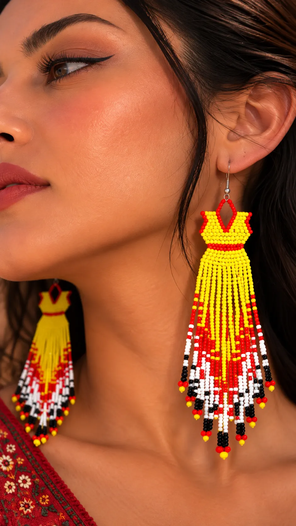 Fiesta Dorada – Aretes Largos de Cuentas con Flecos, Tejidos a Mano, Estilo Étnico Bohemio