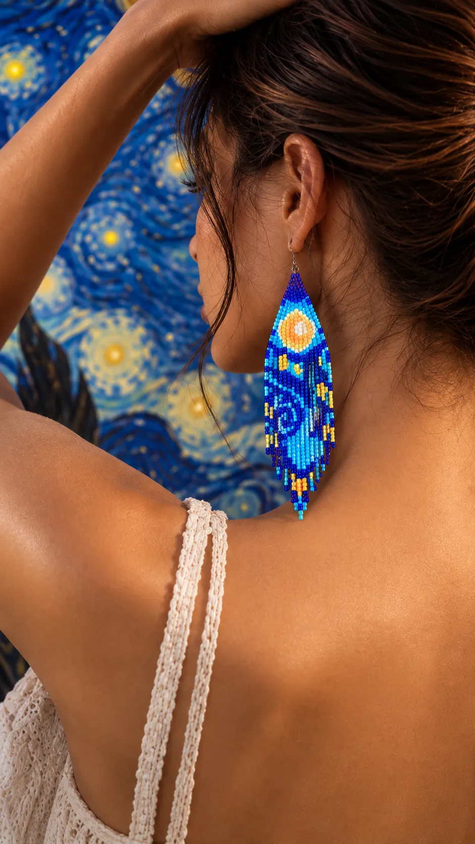 Noche Estrellada – Aretes Artísticos de Cuentas con Flecos Largos, Tejidos a Mano