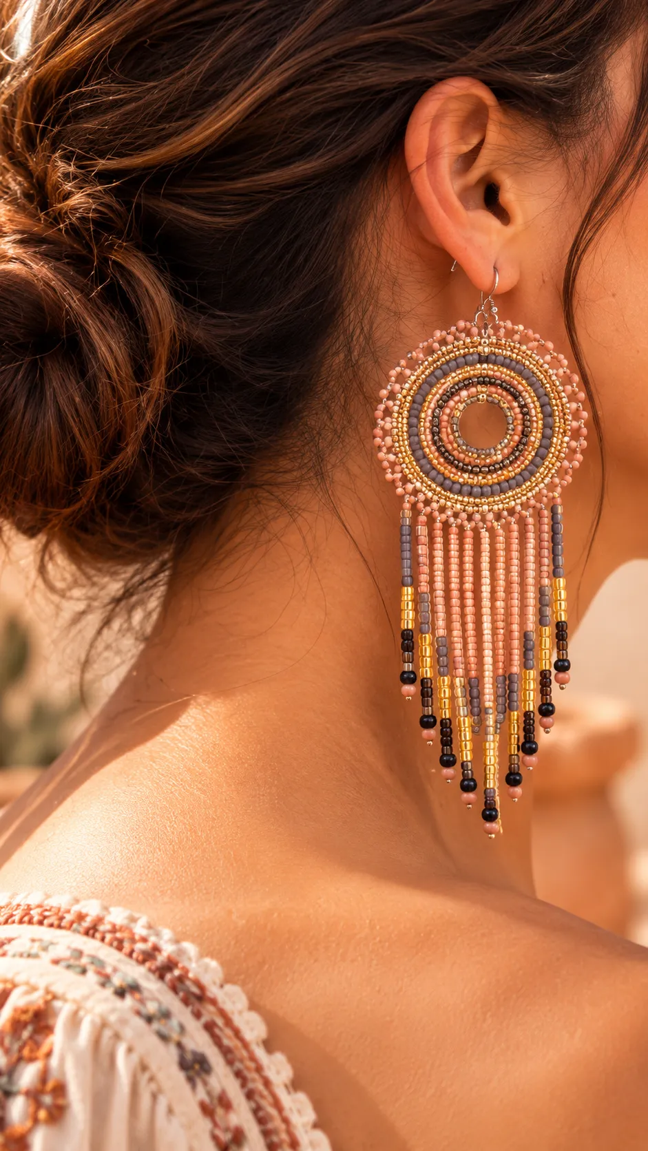 Alma de Tierra – Aretes Redondos de Cuentas con Flecos Largos, Tejidos a Mano, Estilo Bohemio Vintage