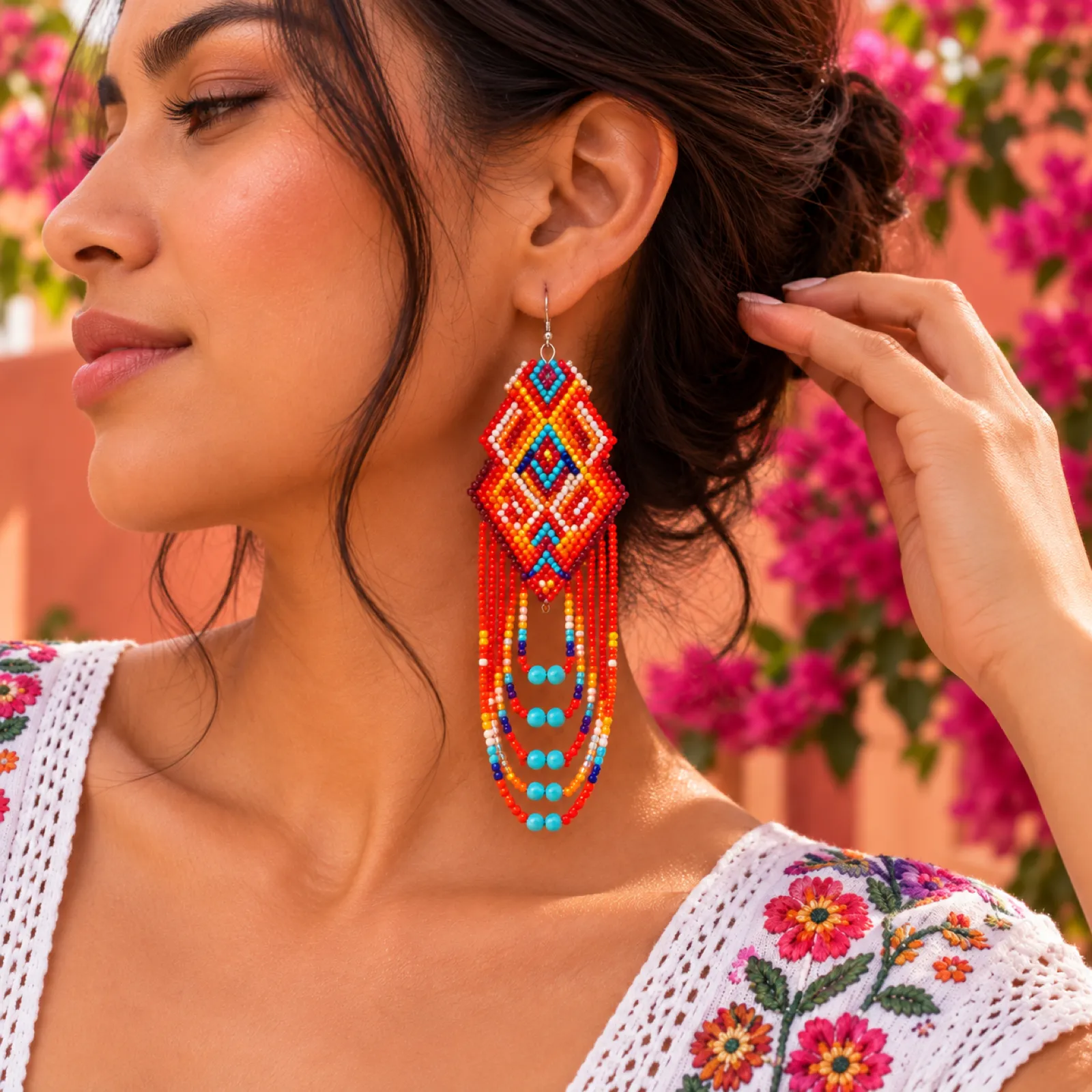 Fuego Bohemio - Aretes Largos de Cuentas con Flecos y Patron Geometrico, Tejidos a Mano, Estilo Bohemio