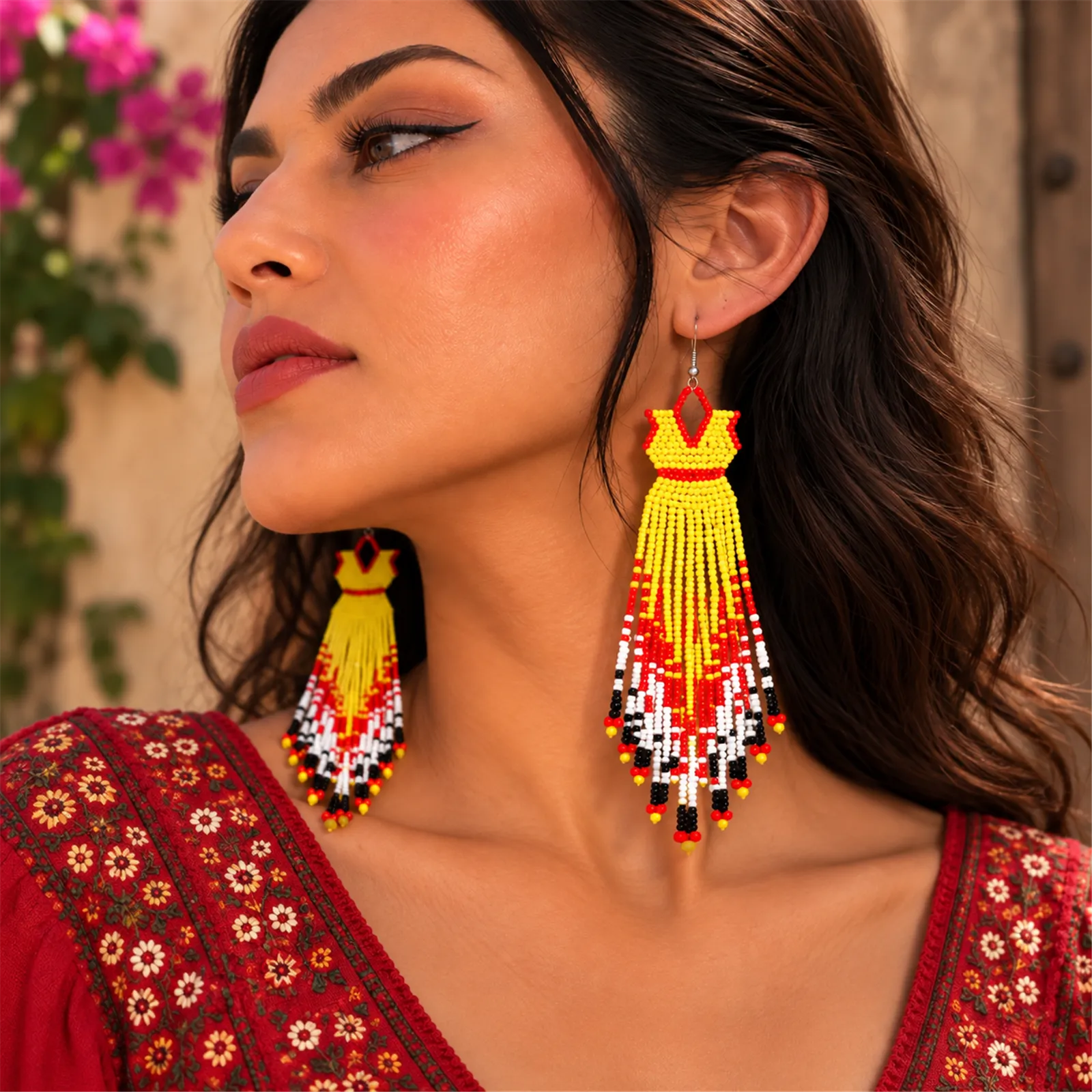 Fiesta Dorada – Aretes Largos de Cuentas con Flecos, Tejidos a Mano, Estilo Étnico Bohemio