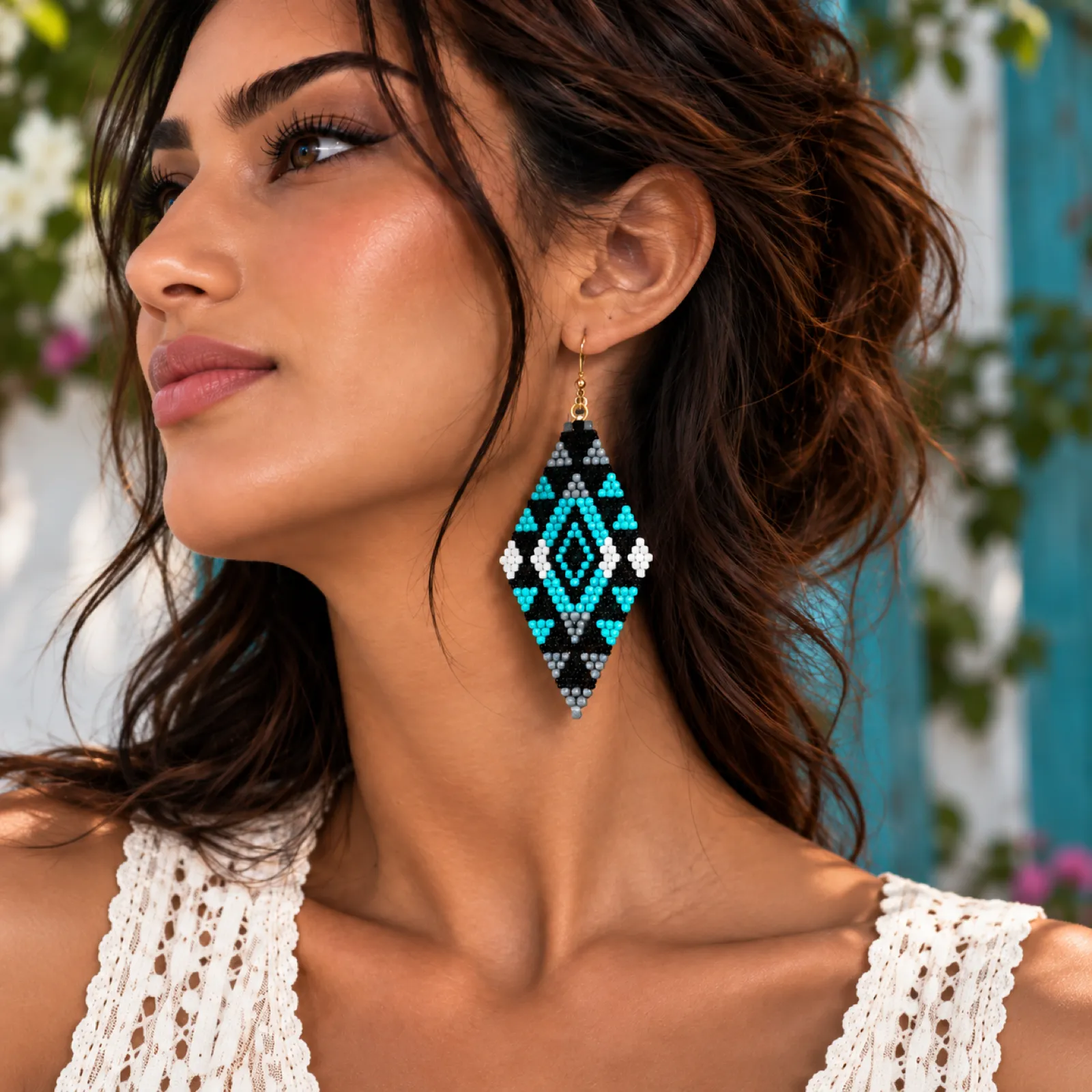 Amuleto Ancestral – Aretes de Cuentas con Diseño Geométrico, Tejidos a Mano, Estilo Bohemio