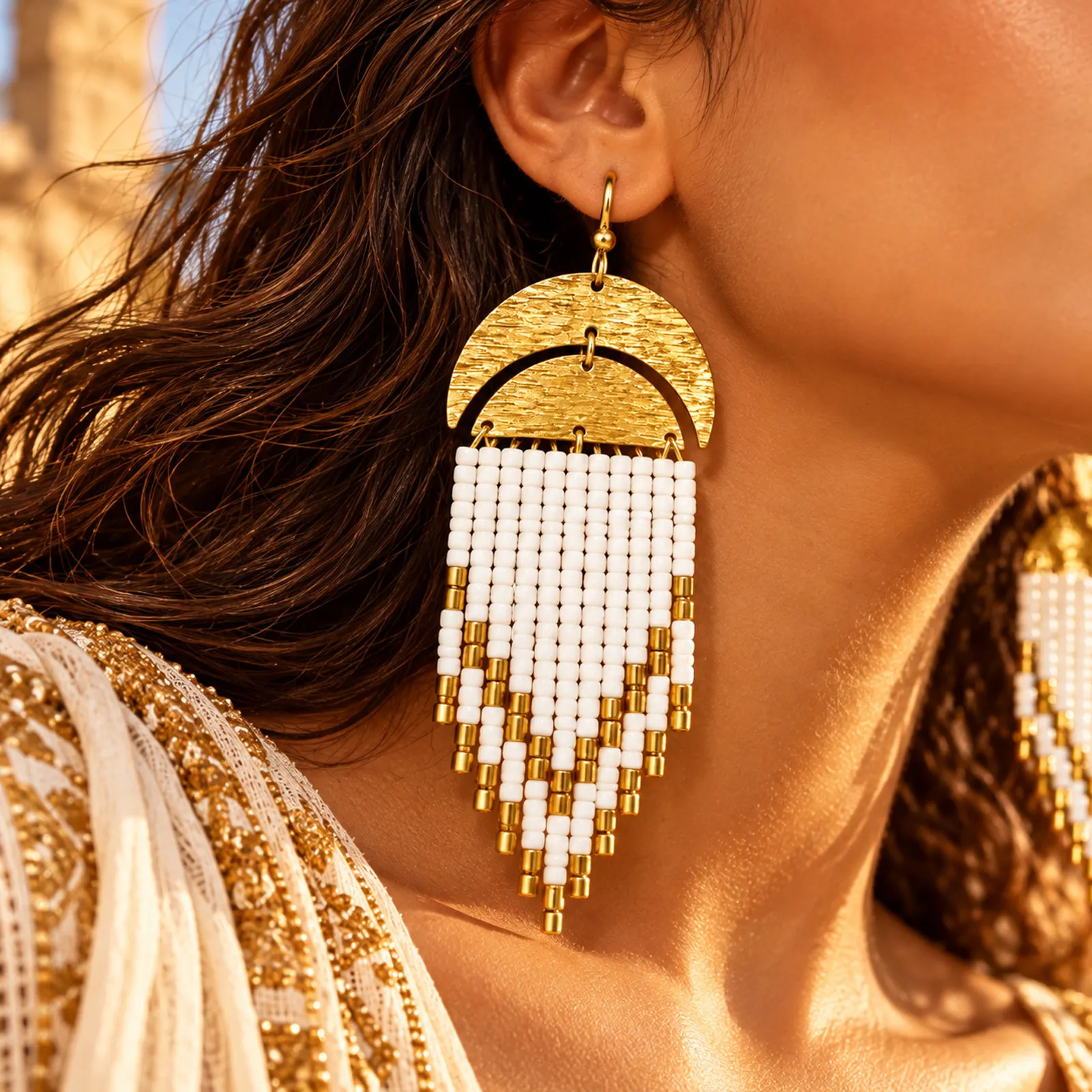 Brillo Dorado – Aretes Dorados de Estilo Bohemio Elegante