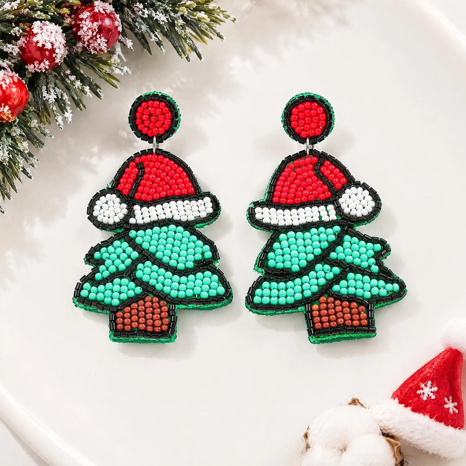 Navidad Mágica – Aretes de Cuentas con Diseños Navideños, Accesorios Festivos y Originales para Mujer - Image 2